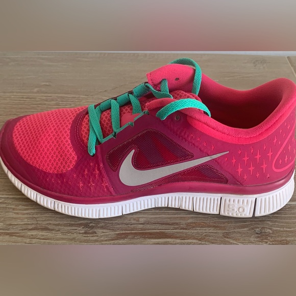 SZ 7.5 Nike Free Women’s Red/Green Athletic Shoes - Picture 9 of 12